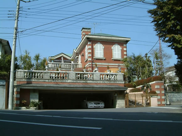 K邸 重厚なたたずまいの洋館